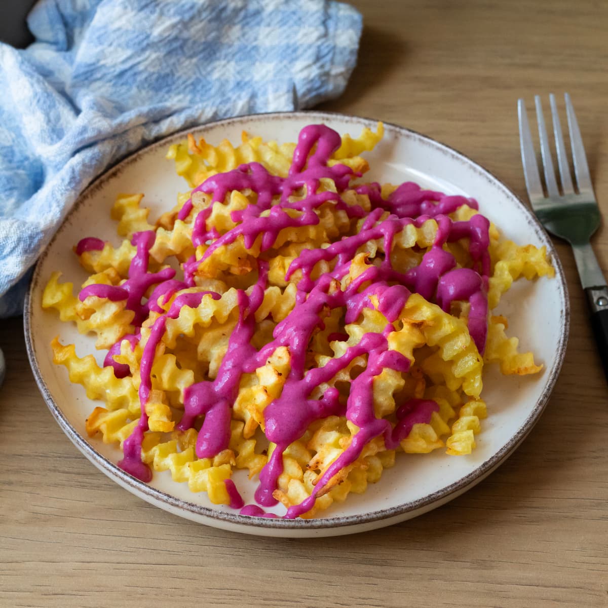 Patatas con mayonesa de remolacha en Cecofry