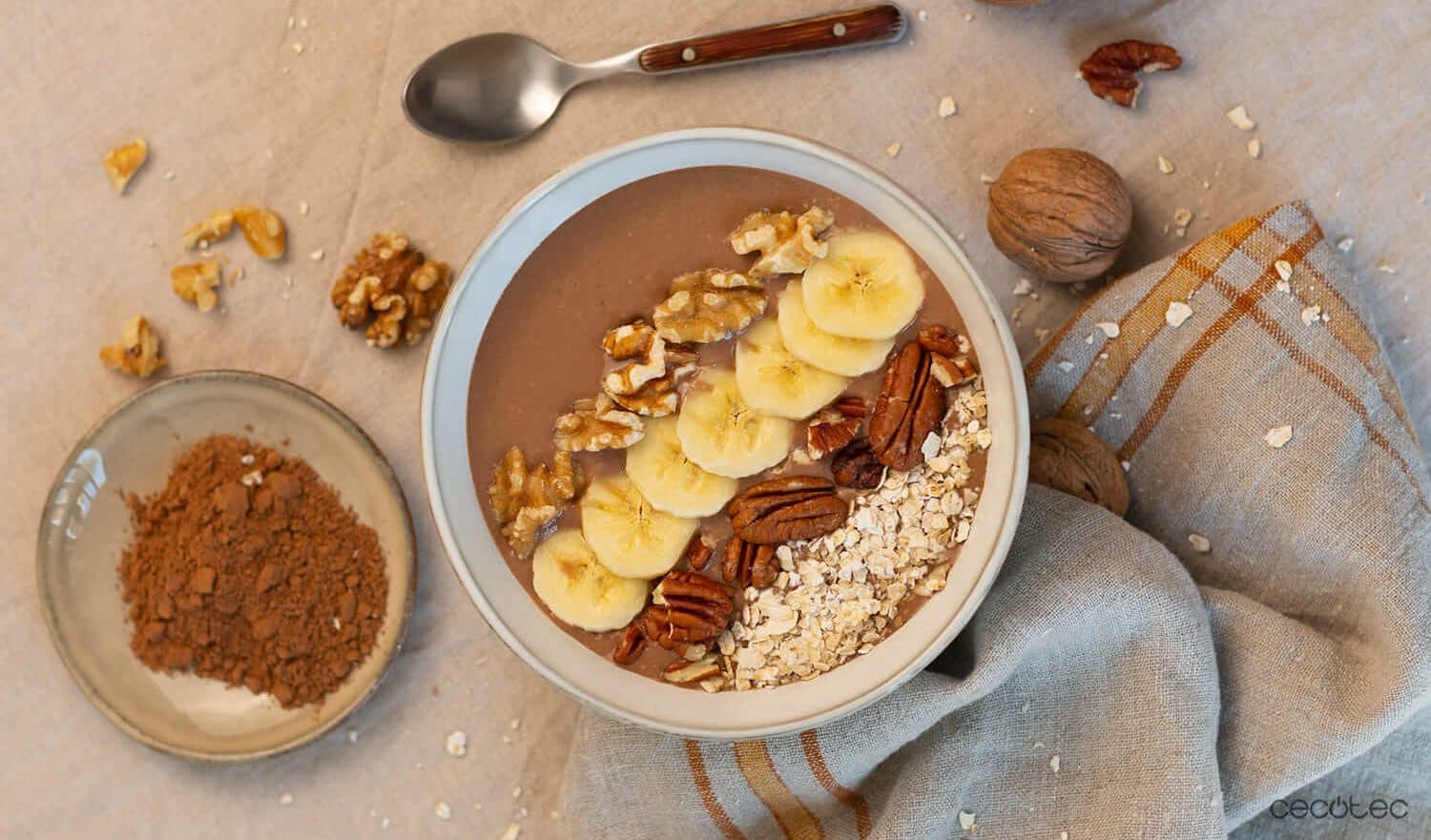 Smoothie bowl de platano y cacao en Mambo