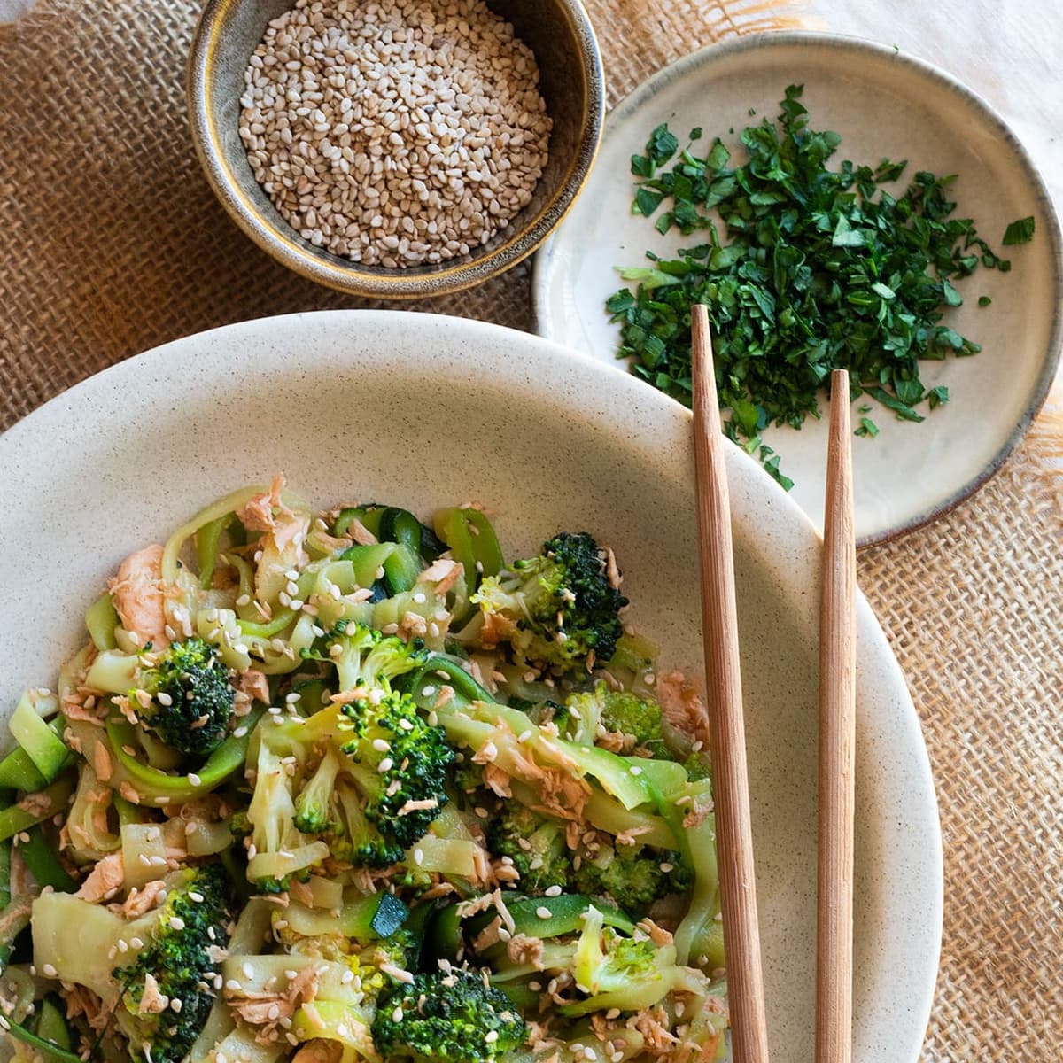 Tallarines de calabacín con salmón en Olla GM