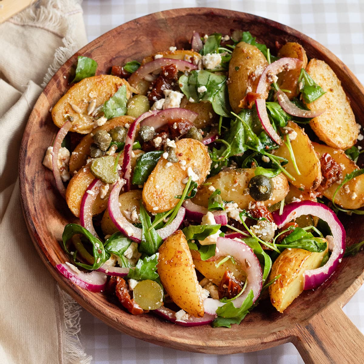 Ensalada de patatas con encurtidos y feta en Ollas GM