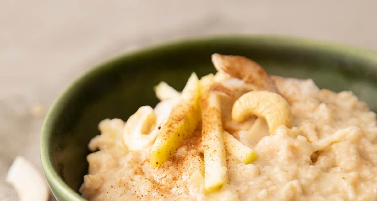 Gachas con manzana y leche de coco en Mambo