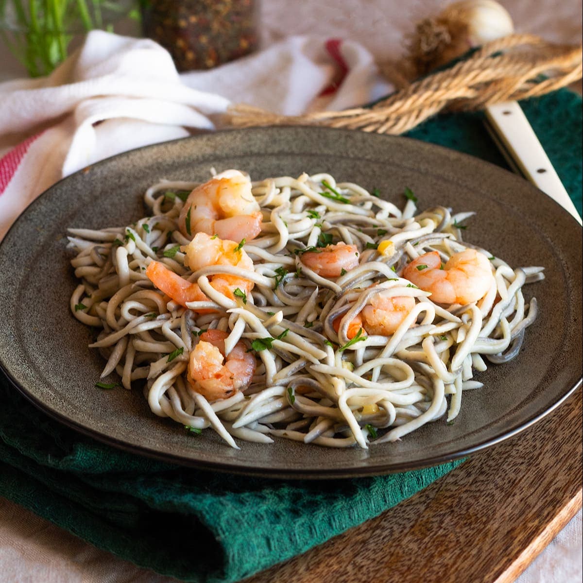 Gulas con gambas al ajillo en Olla GM