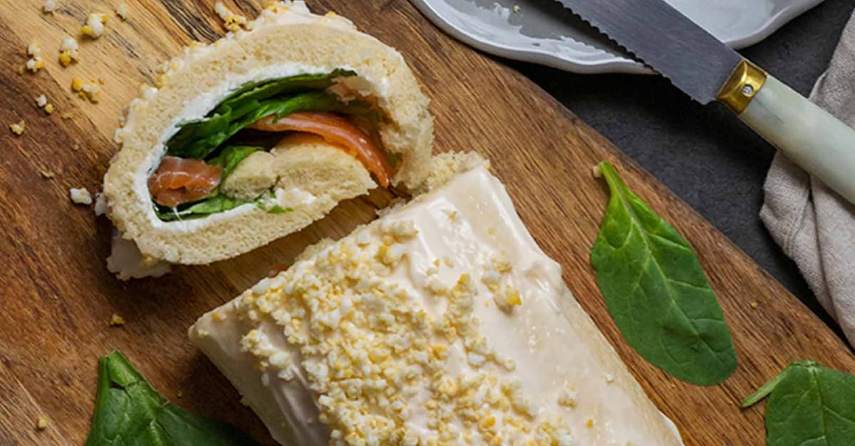 Brazo de gitano de espinacas, salmón y queso