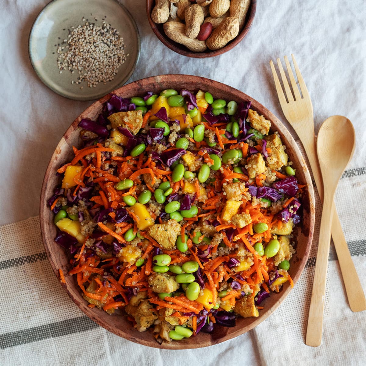 Ensalada de quinoa thai para la playa en Ollas GM