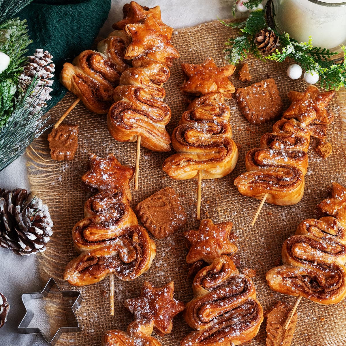 Árboles de navidad de crema de Lotus en Cecofry