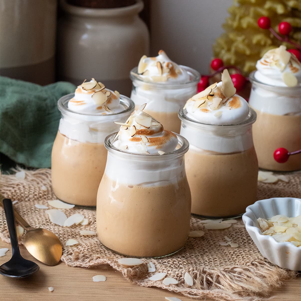 Vasitos de turrón con merengue en Mambo