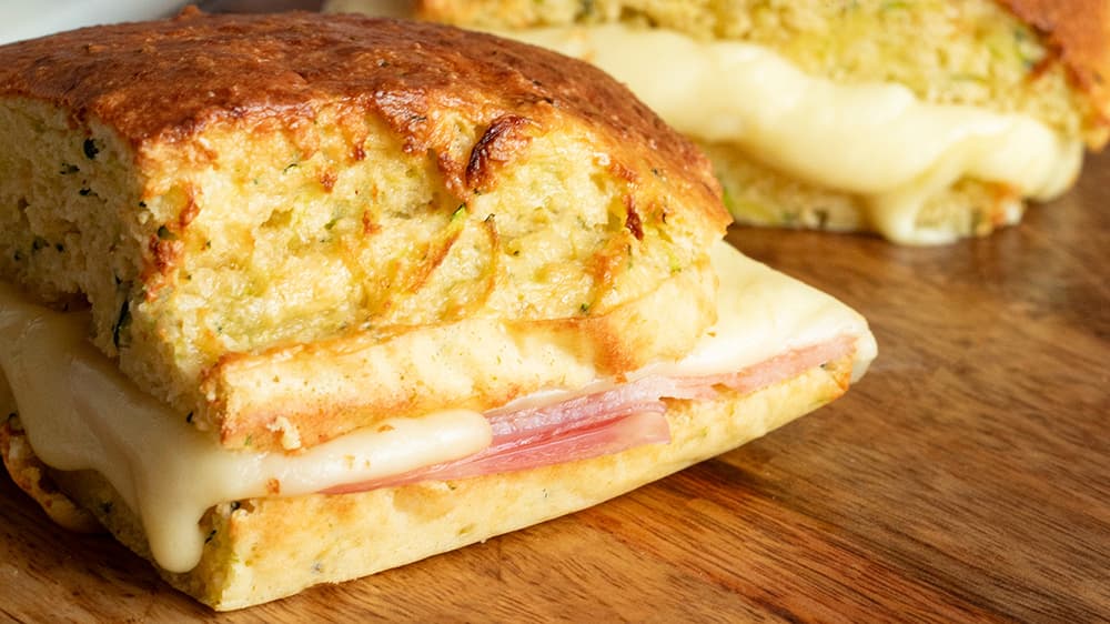 Sandwich mixto con pan de calabacín para celiacos en Cecofry