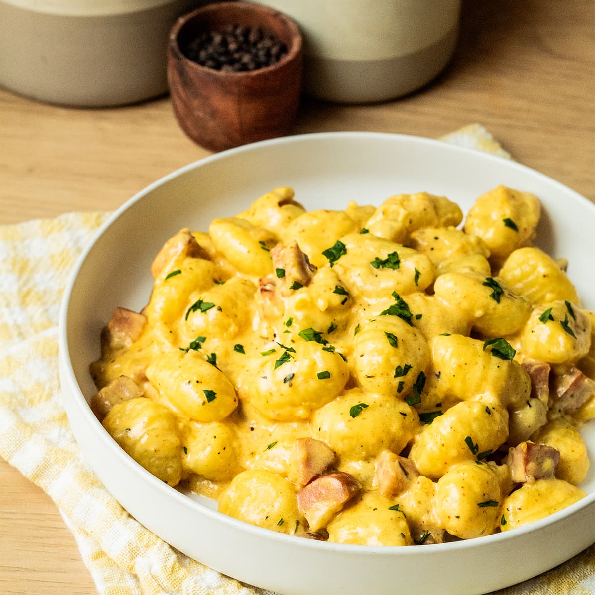 Ñoquis con beicon y queso brie en Olla GM