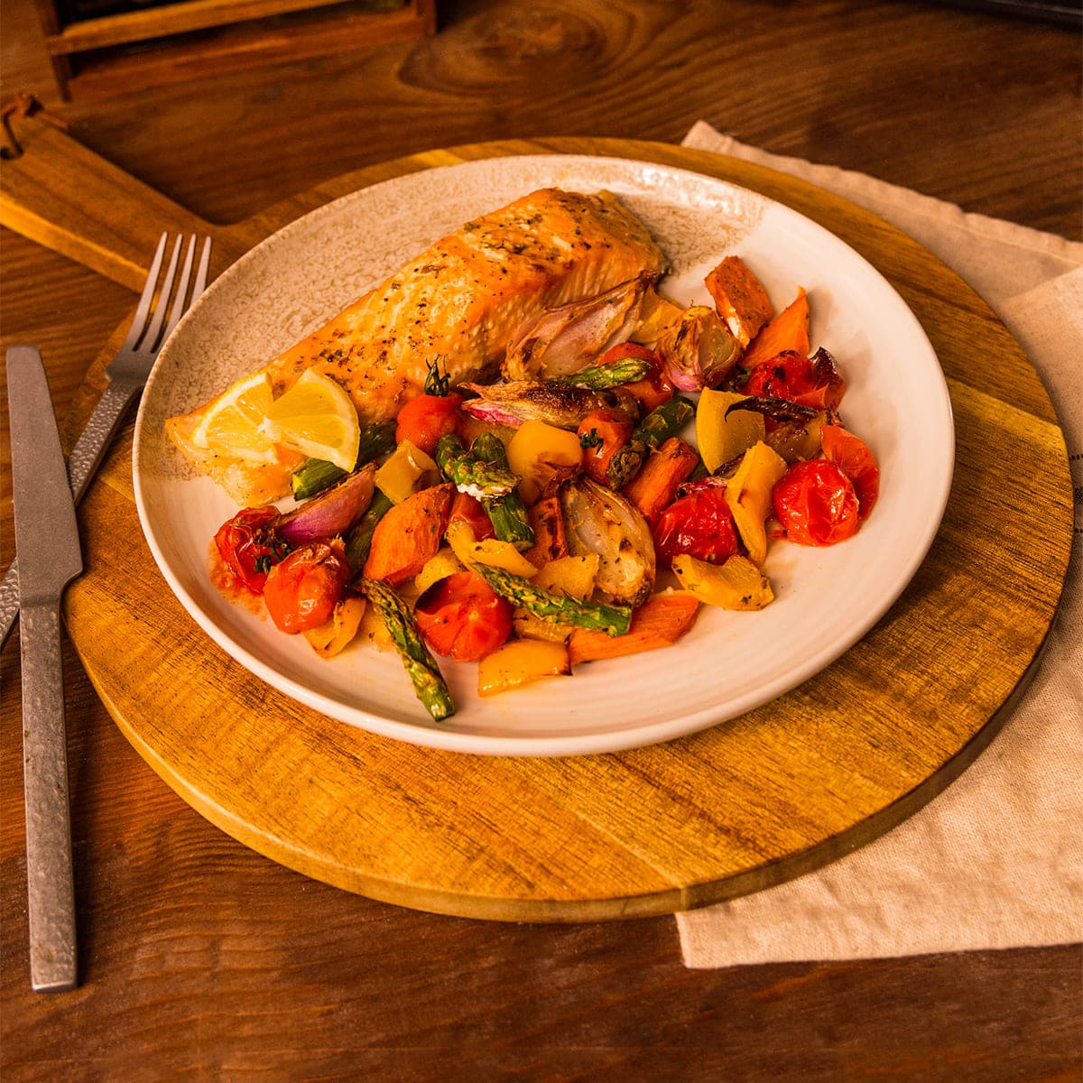 Salmón ahumado con parrilla de verduras en Cecofry