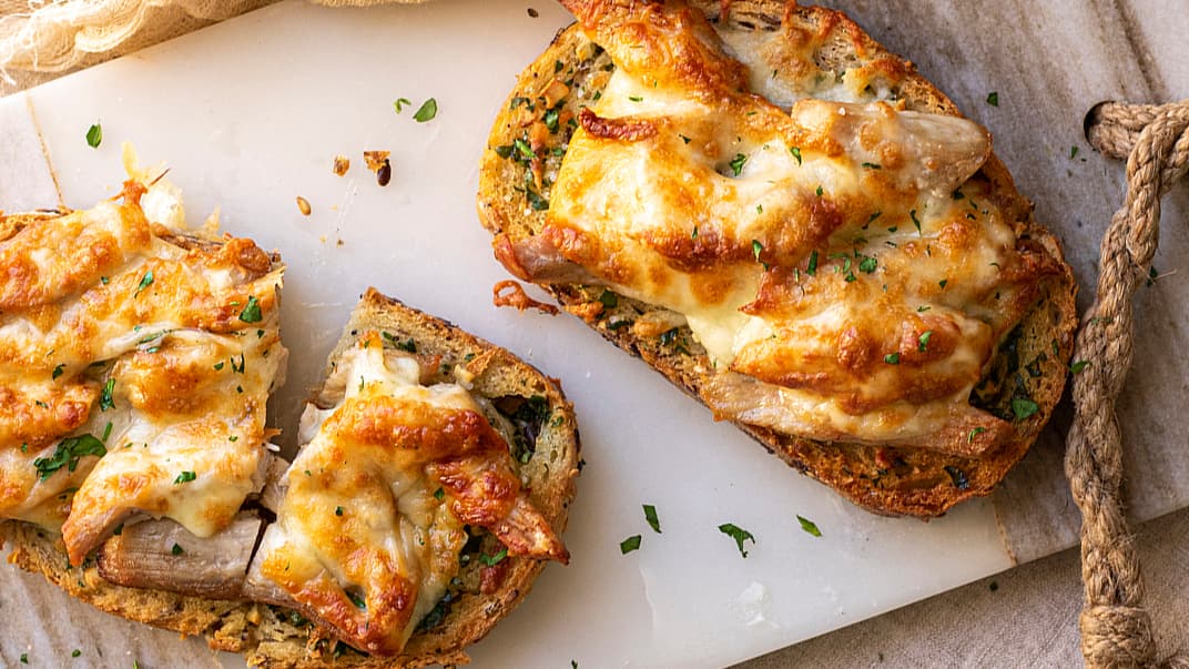 Tosta de secreto con queso en Cecofry