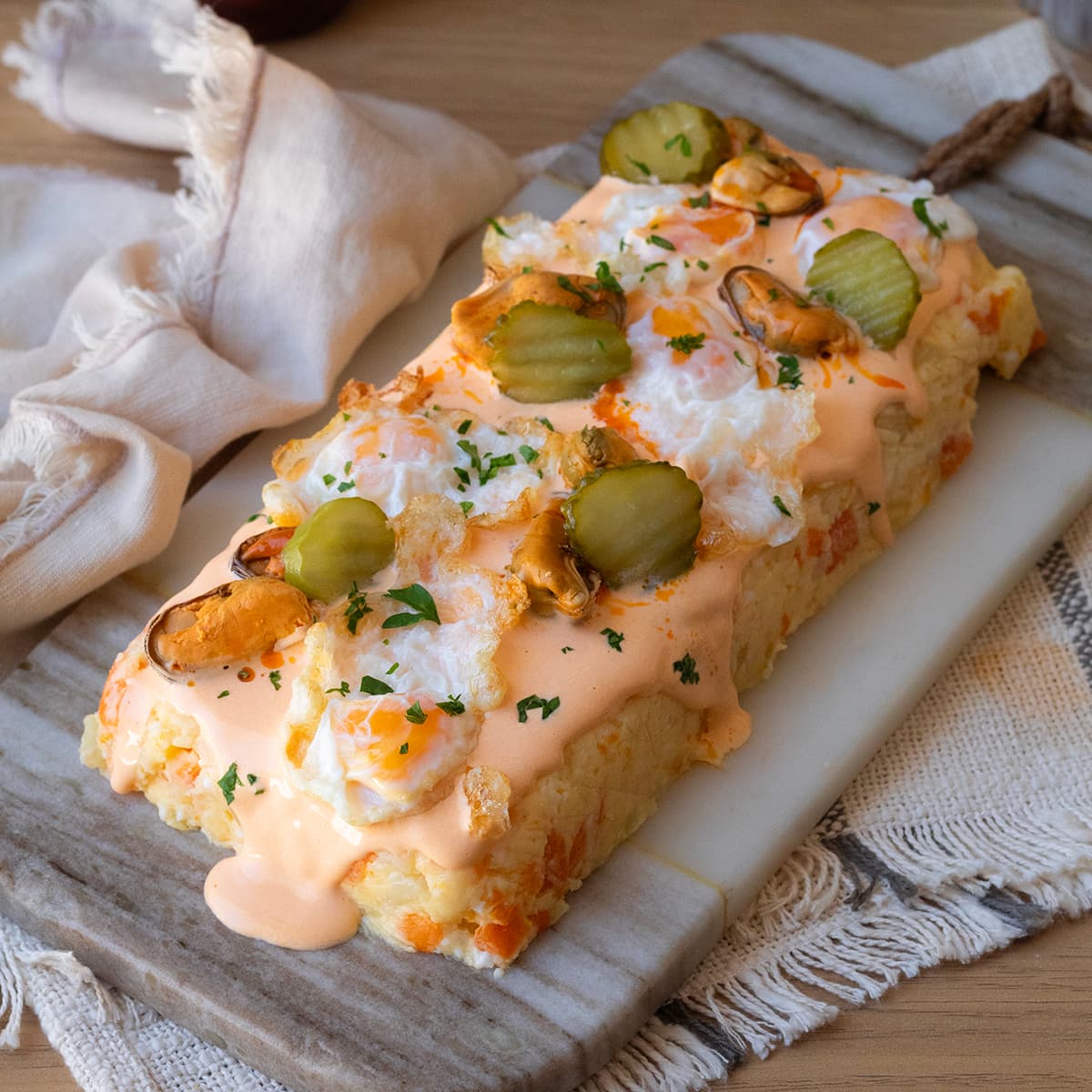 Pastel frío de mejillones en escabeche en Mambo