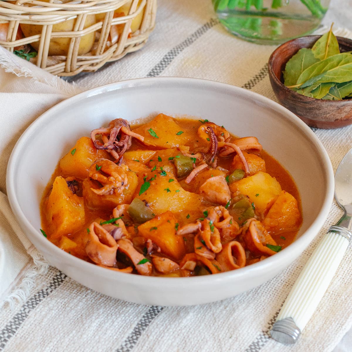 Patatas con calamares en Ollas GM