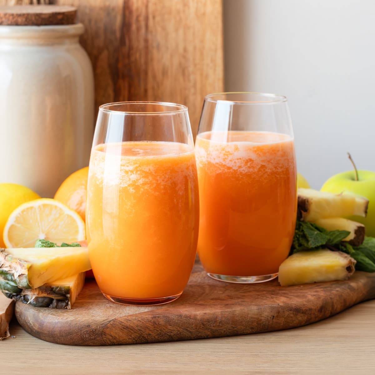 Zumo de piña, zanahoria y manzana en Mambo