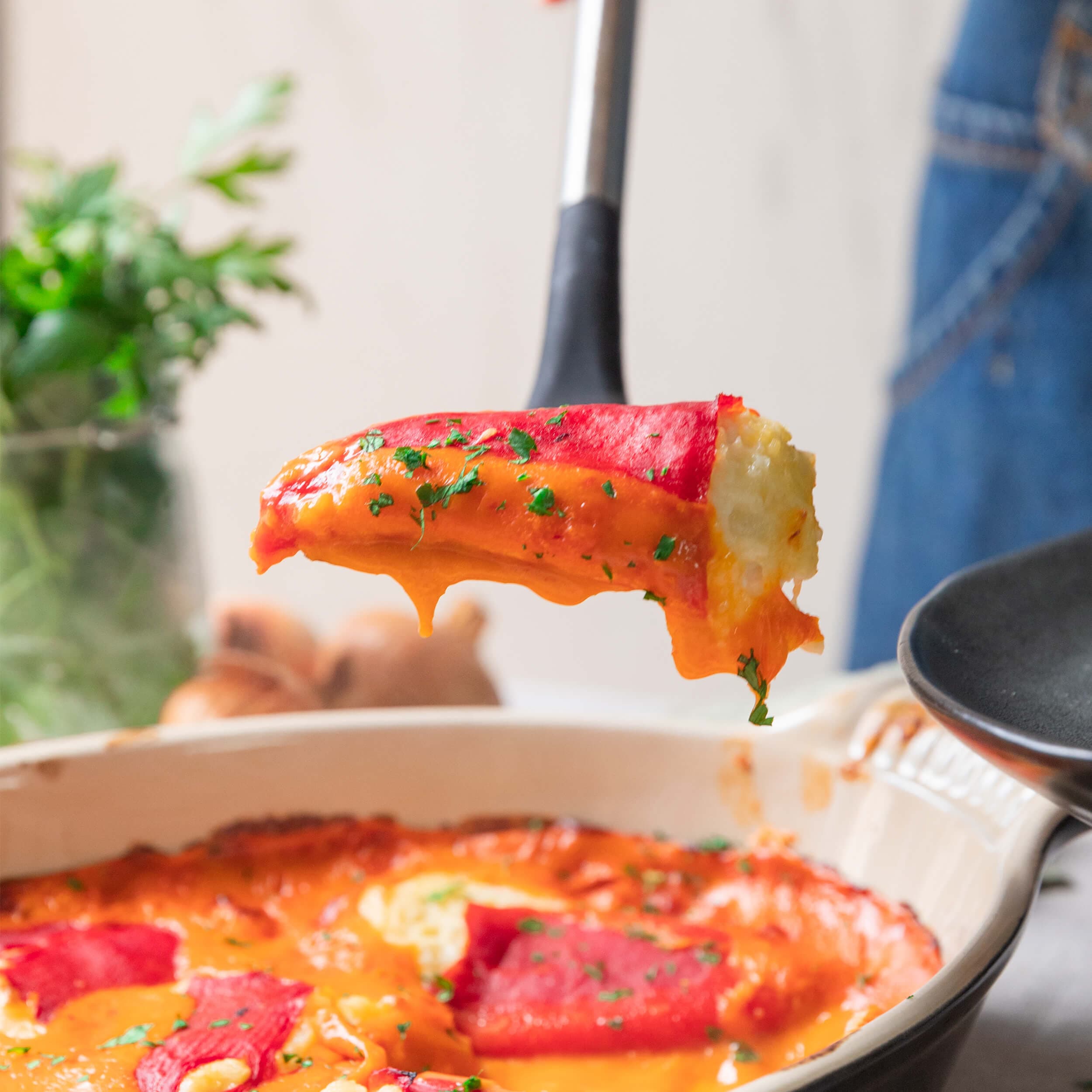Pimientos rellenos de brandada de bacalao en Ollas GM