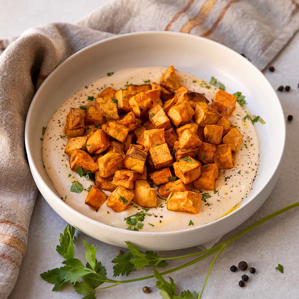 Dados de boniato con mayonesa de anacardos en Ollas GM