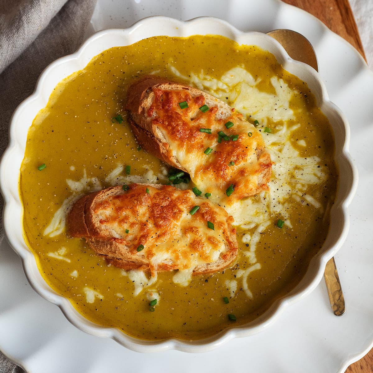 Crema de verduras gratinada en Mambo