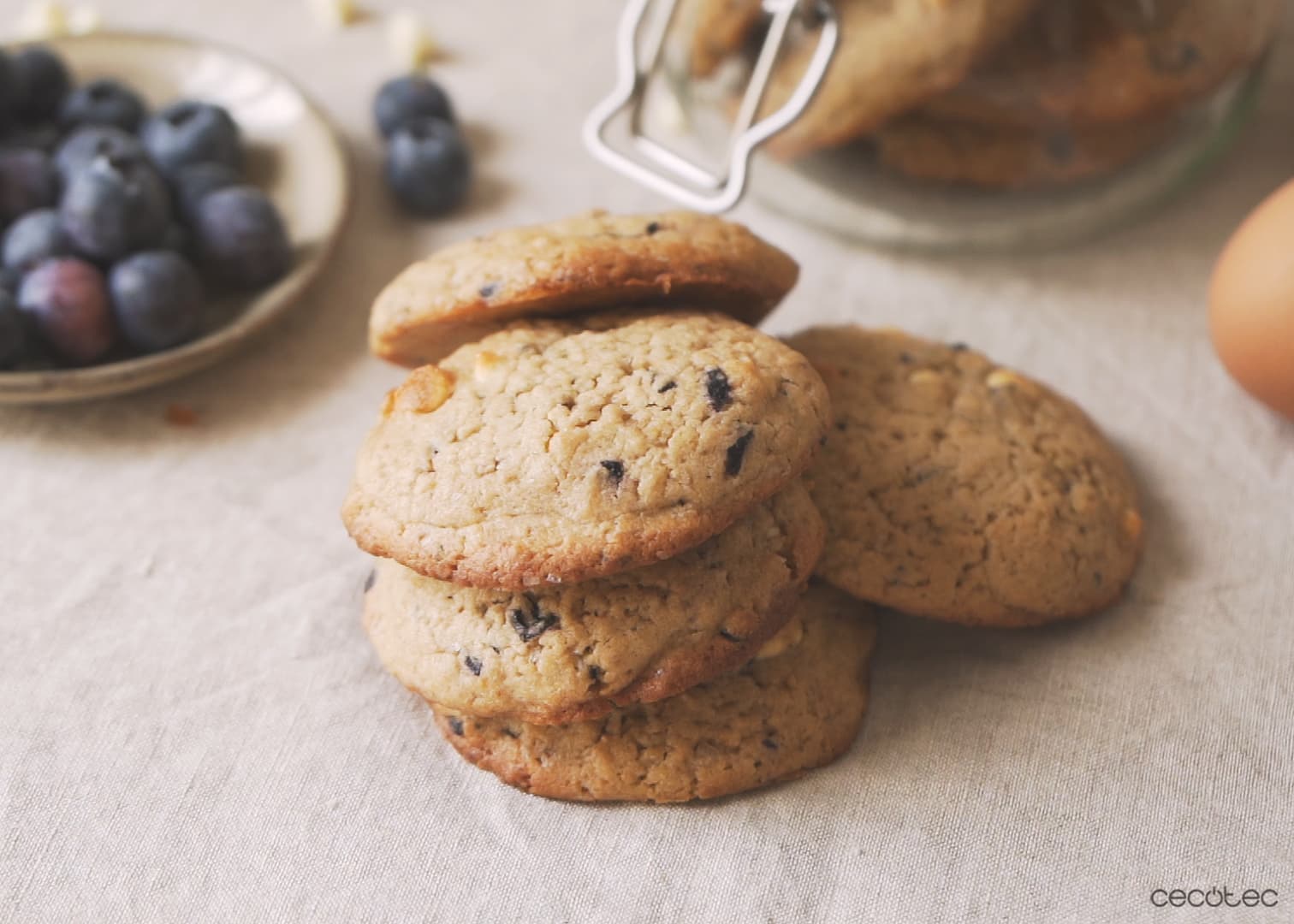 Cookies de chocolate blanco con arándanos