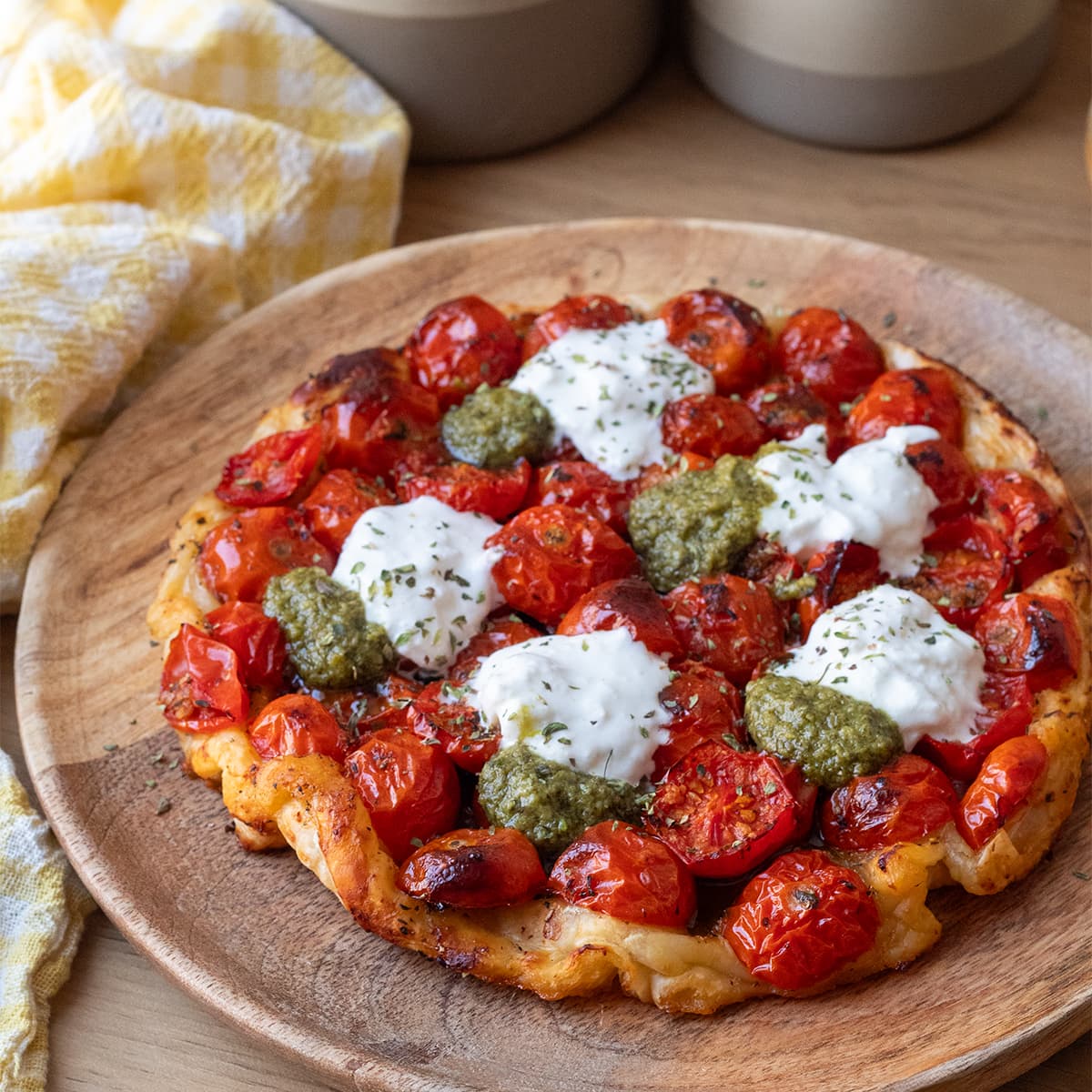 Tarta tatín de tomates Cherry con pesto y burrata en Cecofry