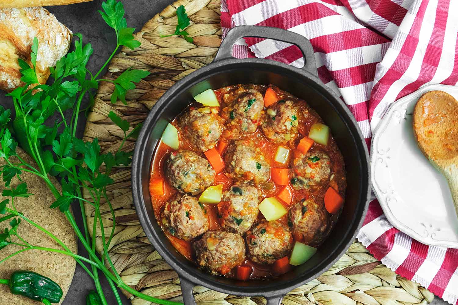 Alb ndigas en salsa de verduras en Mambo